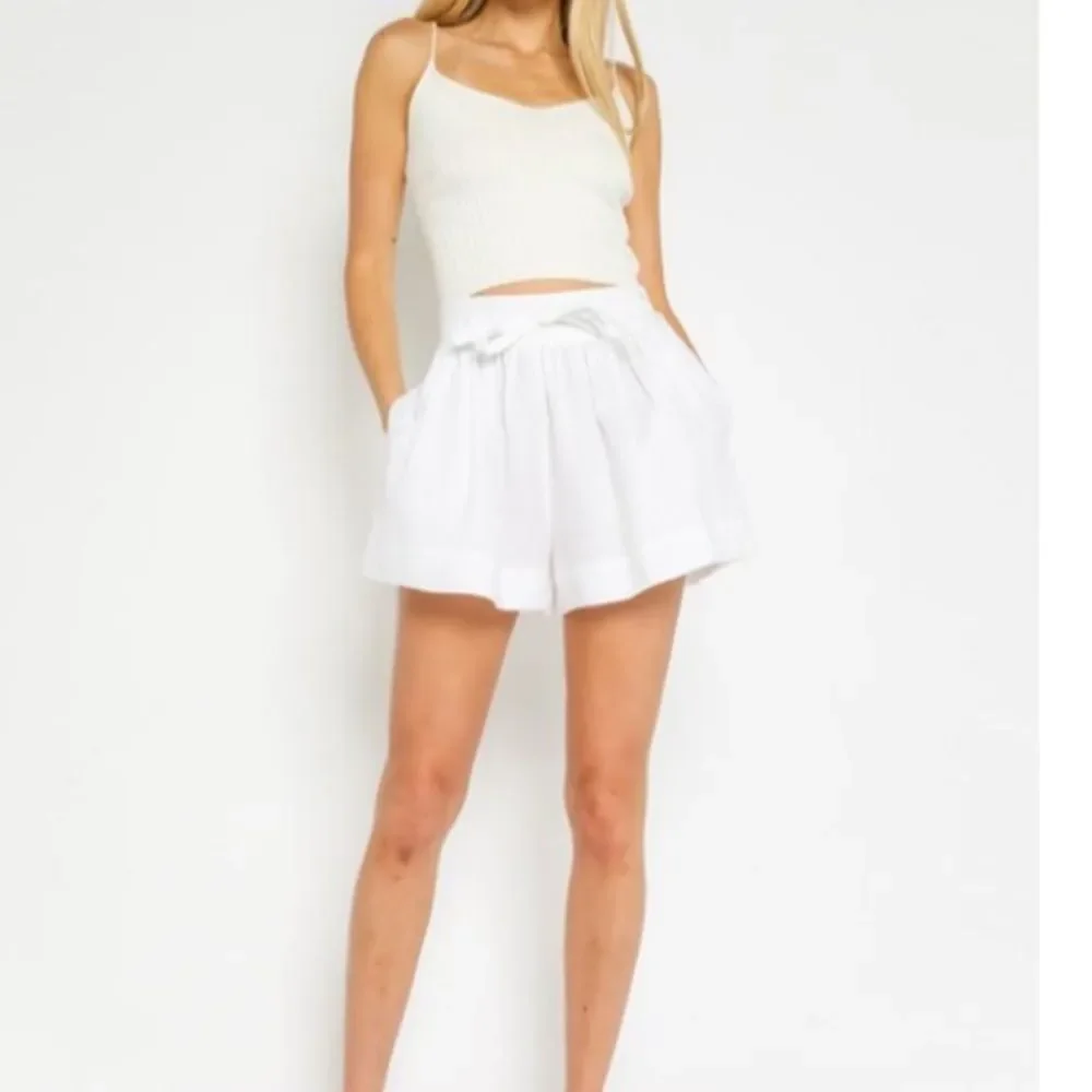 NWT Olivaceous linen blend lined shorts size s
